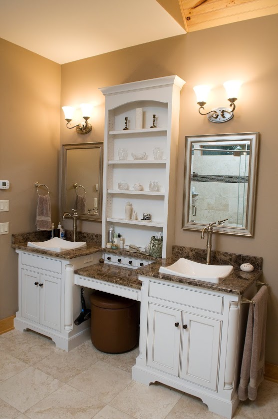 Bathroom vanity with clearance knee space