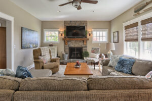 craftsman cottage living room