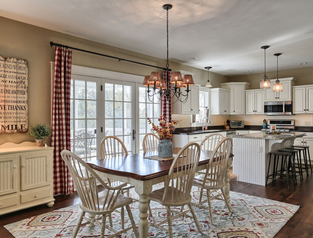 craftsman cottage eat in kitchen