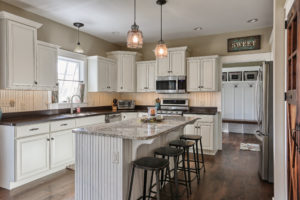 craftsman cottage kitchen